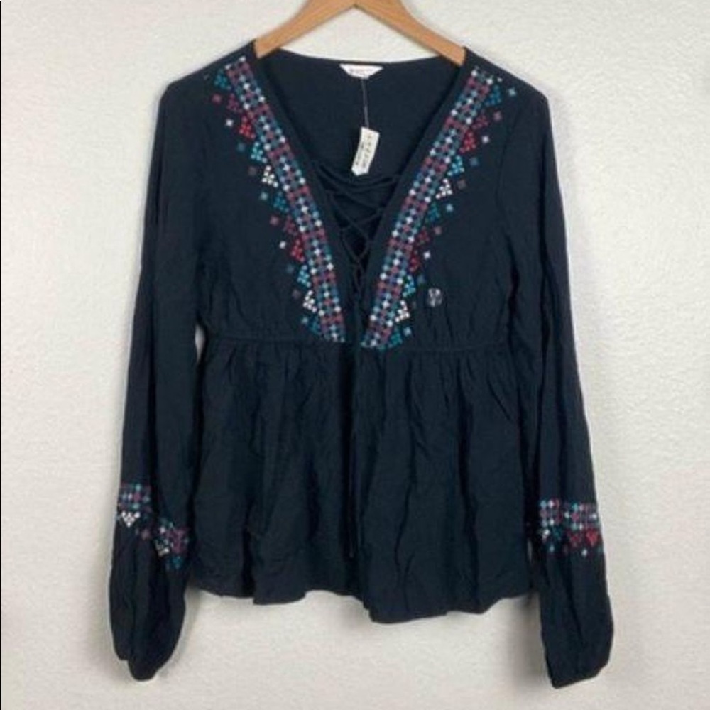 Aeropostale long sleeve embroidery top